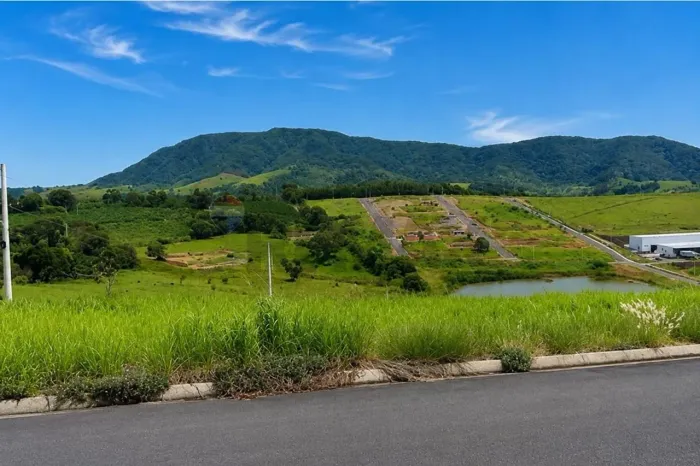 Terreno de 495 m² à venda no Jardim dos Lagos em Monte Sião MG