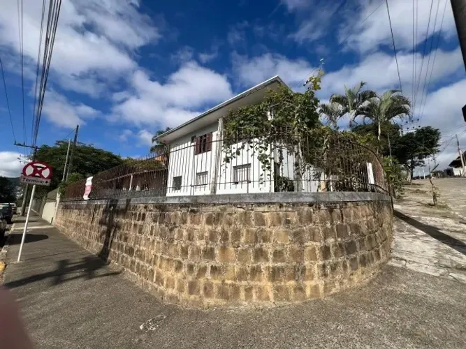 CASA EM LOCALIZAÇÃO ESTRATEGICA NO BAIRRO PROGRESSO EM RIO DO SUL - SC