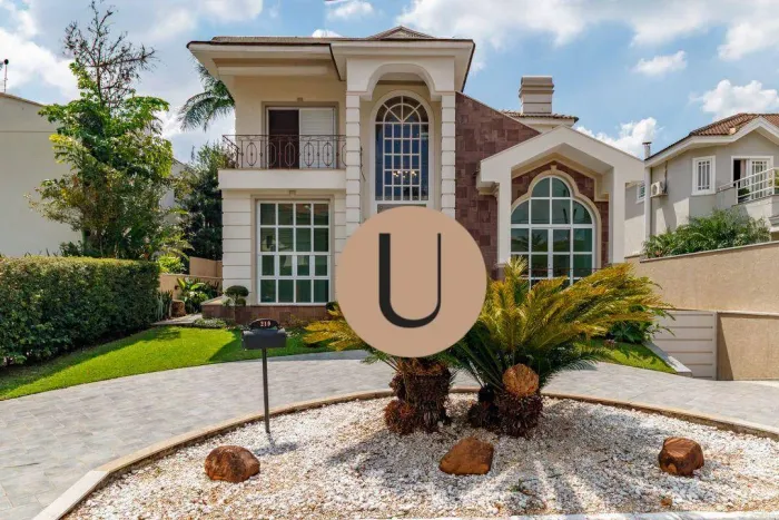 Linda Casa com Piscina no Alpha Zero
