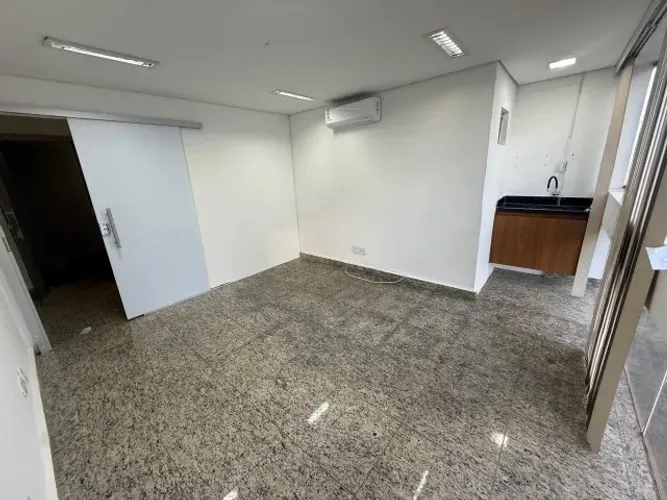 Alugo Sala comercial dois ambientes, Rua 4A Centro Empresarial Vicente Pires