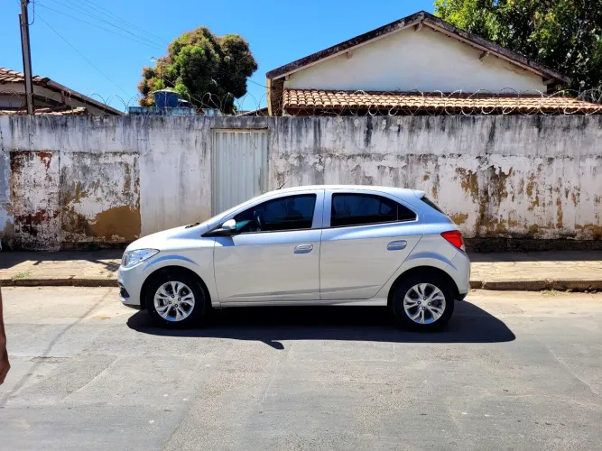 Chevrolet Onix Hatch LT 1.0 8V Flex Power Mec. 4P 2014