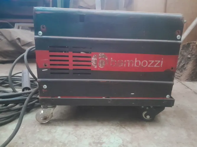 Vende-se máquina de solda bambozzi