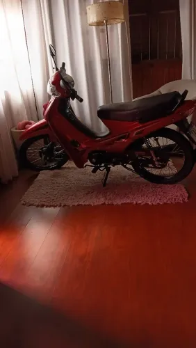Moto com apenas 225 km rodados