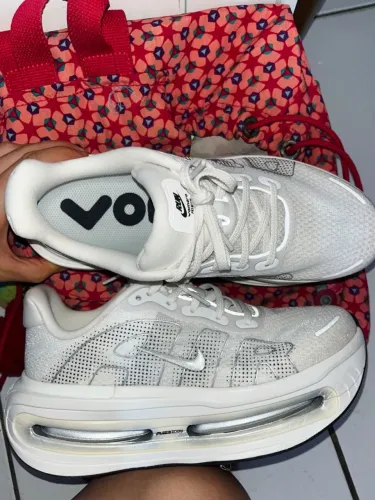 Tênis Nike Vomero Premium ESS original