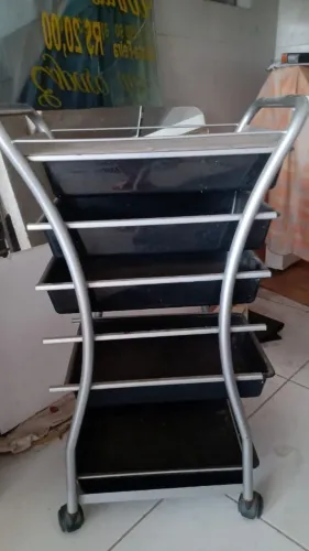 Carrinho multiuso para salão