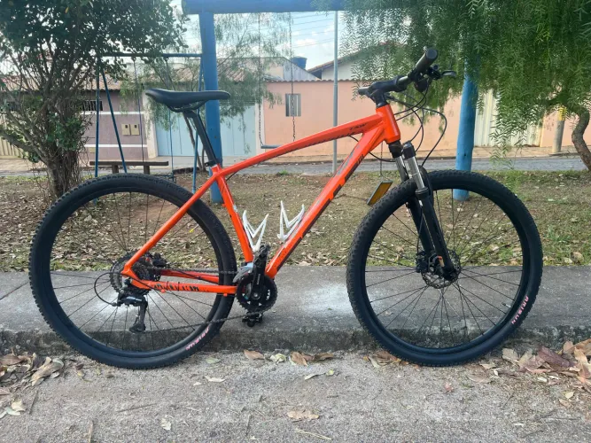 Bicicleta TSW Hunch 16V, uma MTB