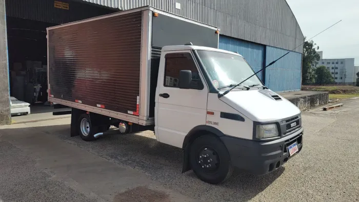 Caminhão Iveco Daily 35/10 Baú 