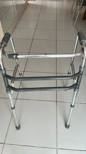 Andador ortopédico adulto