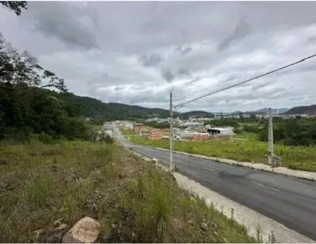 Venda - Terreno de 301m² no Bairro Rio Pequeno (área alta) - Camboriú