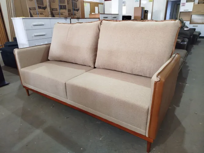 Sofá Livin Flórida tecido linho com courino mola ensacada pe madeira eucalipto 2 m x 72