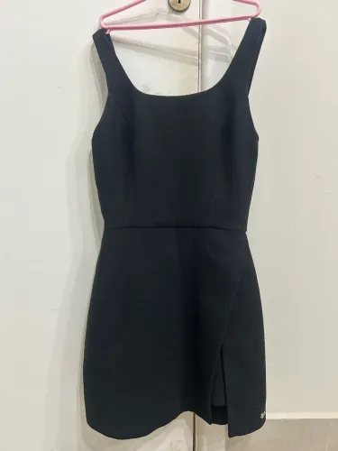 vestido preto clariá