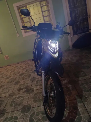 Yamaha crosser 150 com baú, protetor de carenagem e alforjes, pouco rodada