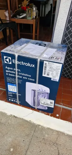 Purificador de água Eletrolux novo