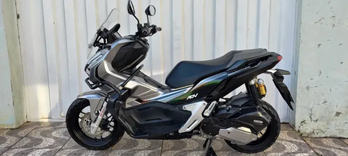 Vendo ADV 150 com apenas 5777 km rodados. IMPECÁVEL!!!