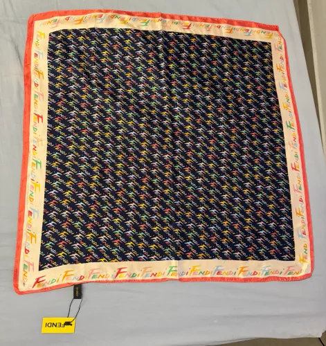 Lenço novo italiano scarf de seda inspiração fendi