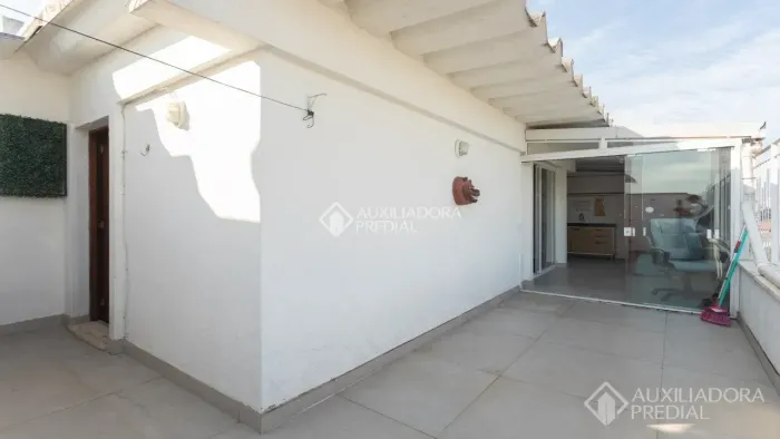 Cobertura encantadora no bairro Floresta, com excelente posição solar e vista livre!