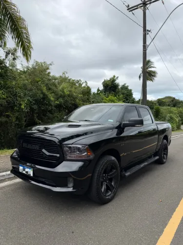 Ram Classic Laramie Night Edition 5.7 V8 16V Gasolina 4X4 Aut. 2022