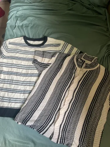Vendo duas camisas