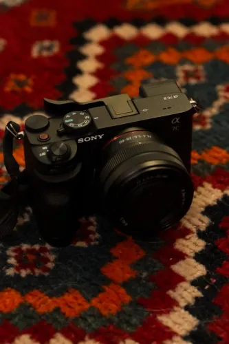 Sony A7c II Full frame + Lente 28-60mm + acessórios