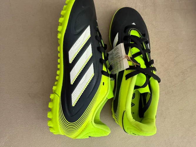 Chuteira society Original adidas número 33