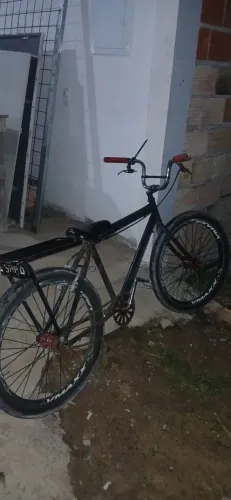 Bike montadinha aro 26, cubo k7 barulhento