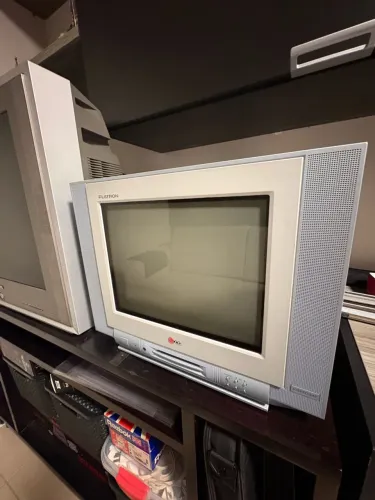 LG Flatron CP-15Q90 15? CRT, excelente para RETROGAMES