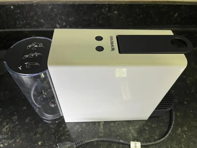 Máquina de café Cafeteira Nespresso Essenza Mini Branca 220V