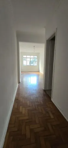 Imóvel com 1 quarto, sala, cozinha banheiro e área de serviço, sem vaga de garagem.