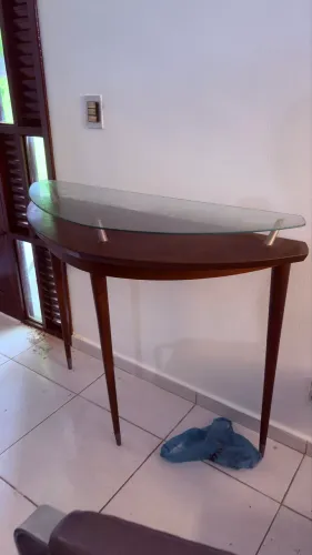 Mesa tipo, tipo aparador ! Todo em madeira e vidro !