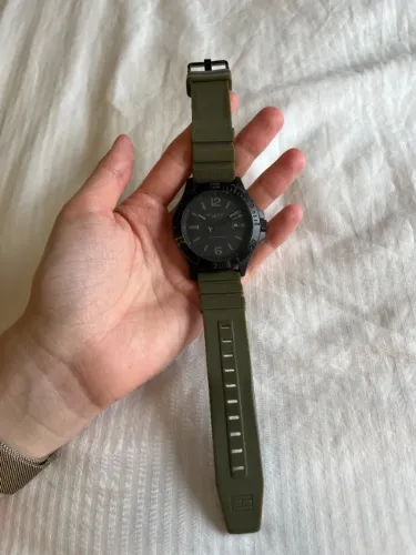 relógio preto com pulseira verde 45mm da tommy hilfiger