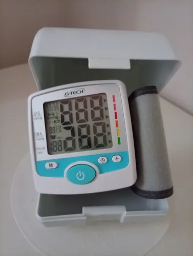 Aparelho De Pressão Digital Automático De Pulso Gp200 G-tech Azul
