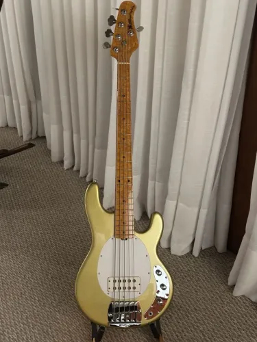 Baixo Music Man Classic StingRay 5 - 2012 - USA - Gold