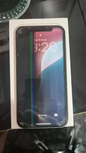 iPhone 11 + carregador, 64gb, defeito na tela 