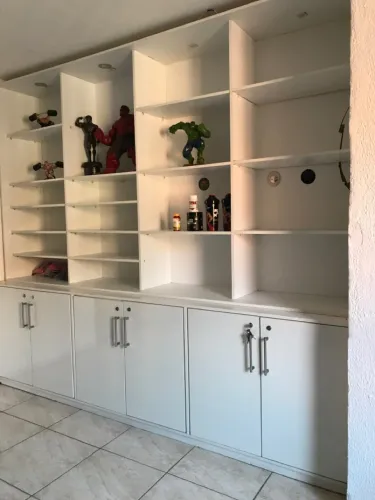 Moveo com bastantes prateleiras usado mais com boa aparência bem cuidado