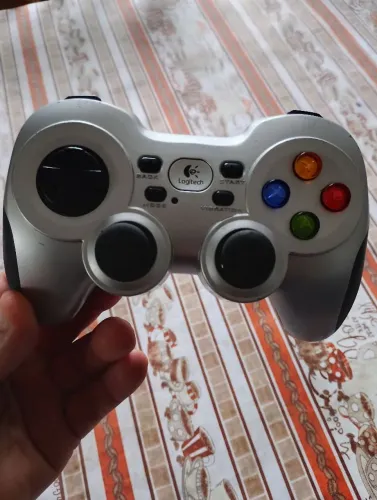 CONTROLE LOGITECH F710