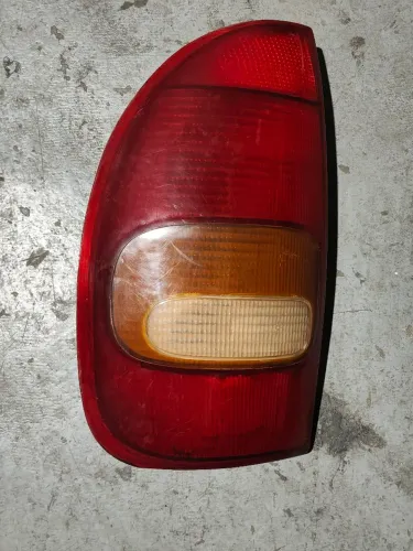 Lanterna esquerda Corsa Hatch 4 portas 1994 a 1999