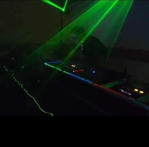 Sim DJ telão iluminação 599$ 5hs festa