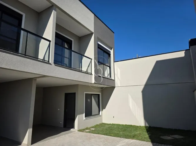 Sobrado com 3 quartos à venda no Bairro Boqueirão, Curitiba/PR!