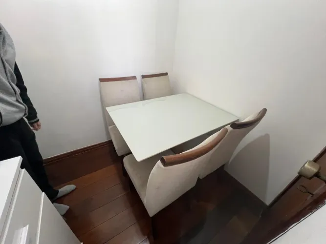 Mesa de jantar 4 cadeiras
