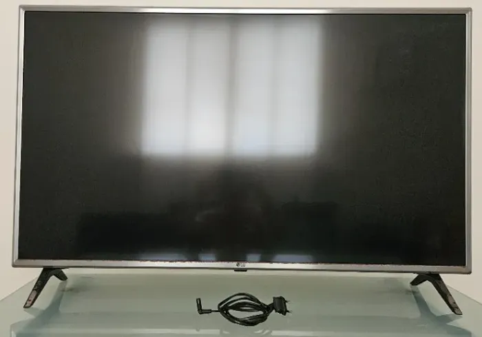 Smart TV LG 4k de 43 polegadas 43UM7500PSB (Defeito no Display)