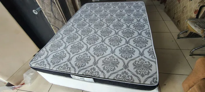 COLCHÃO CASAL DE ESPUMA SEMI NOVO R$390 ENTREGA GRÁTIS