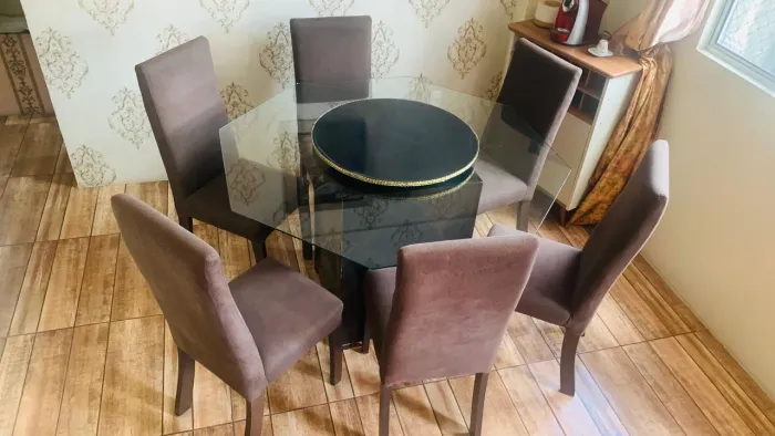 Vendo Mesa de Jantar com 6 Cadeiras + Tampo giratório 