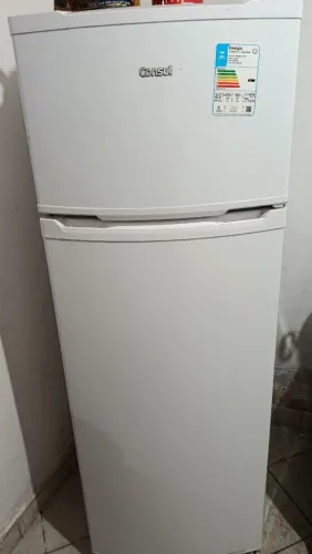 Geladeira nova. Poucos meses de uso