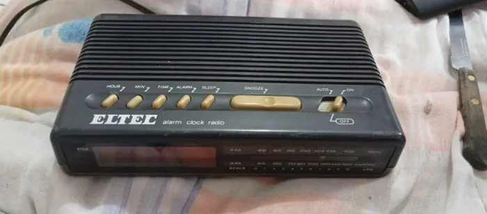 Rádio Relógio Vintage Eltec (Para Conserto, Peças ou Decoração Retrô)