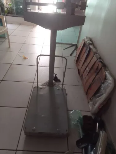 Vendo ums balanca 300 kilos