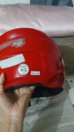 Capacete vermelho