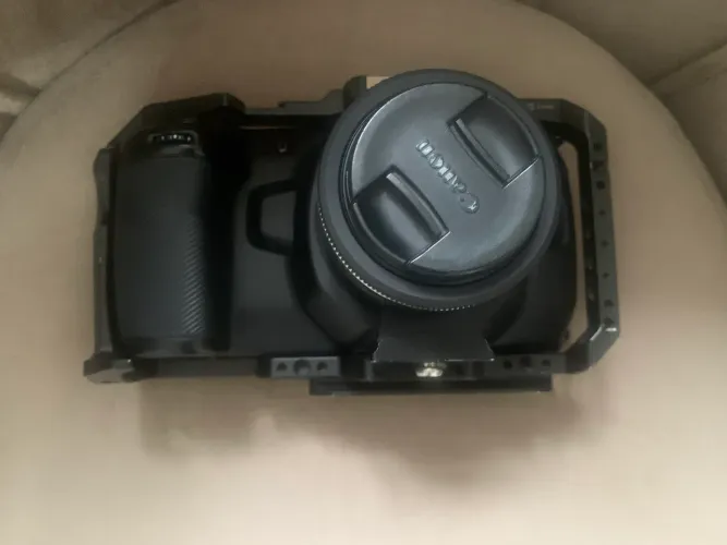 CÂMERA BLACKMAGIC 4 K COM MALETA E LENTES