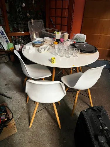Mesa tok stok com 4 cadeiras