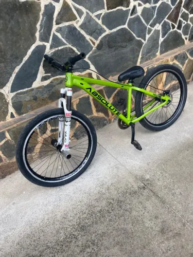 Bike Nero 5 com suspensão rock Shox!