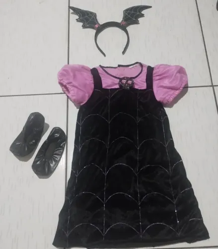 Linda fantasia vampirina completa 